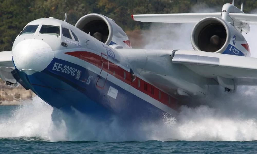 Το ρωσικό Beriev-200 εν δράσει στη φωτιά στο Κακοδίκι -Mεταφέρει έως 12 τόνους νερού